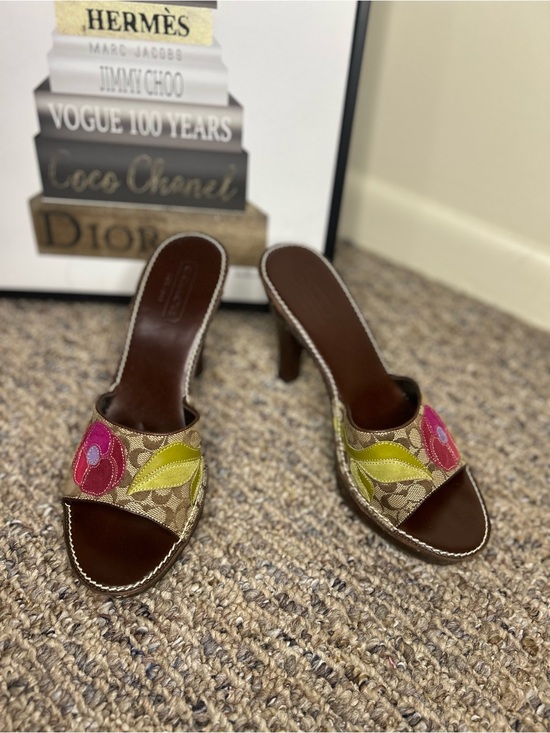 Coach Shoes - COACH KATALINA SIGNATURE LOGO SHOE Y2K "Poppy of Peace" flowers Size 7